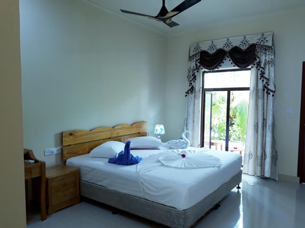 Sunrise Inn Thoddoo Exterior photo